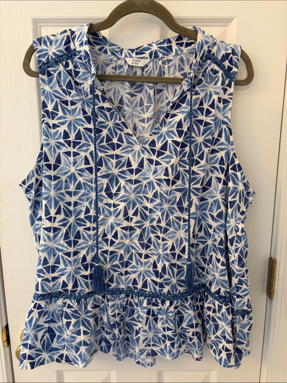 crown & ivy Geometric Blue and White Sleeveless Printed Peplum Tunic Tank